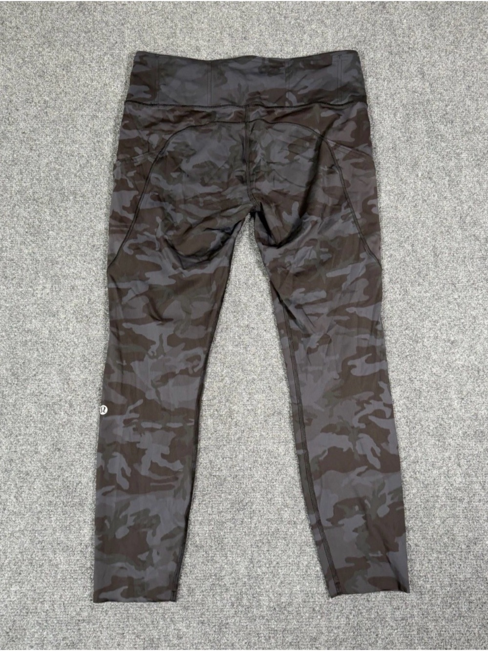 Lululemon Fast and Free High-Rise Tight 25". 5 Pocket Black Camo Size 8 - Picture 8 of 8